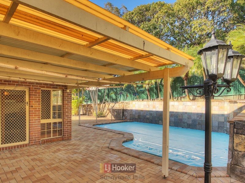 12 Lindfield Circuit, Robertson QLD 4109