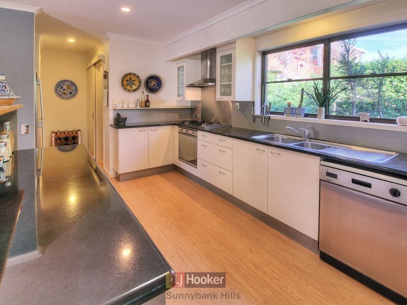 82 Wadley Street, Macgregor QLD 4109