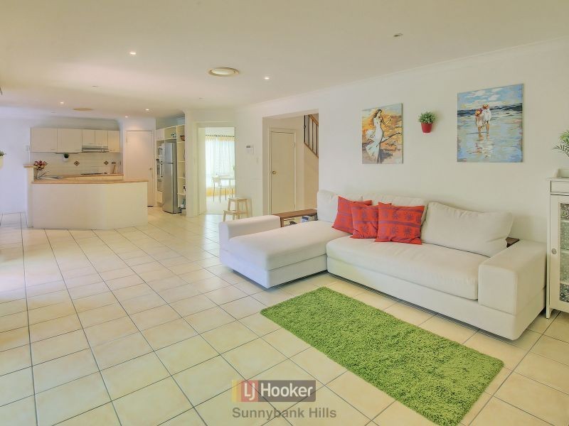 18 Juniper Circuit, Stretton QLD 4116