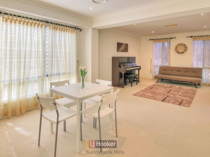 18 Juniper Circuit, Stretton QLD 4116
