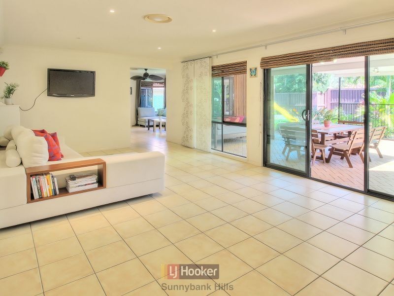 18 Juniper Circuit, Stretton QLD 4116