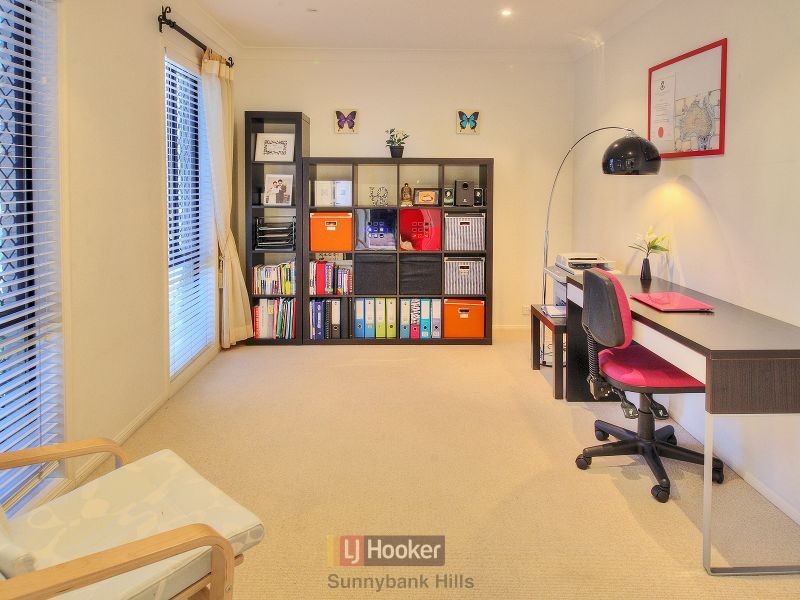 18 Juniper Circuit, Stretton QLD 4116