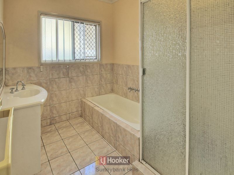 1 Abelia Close, Calamvale QLD 4116