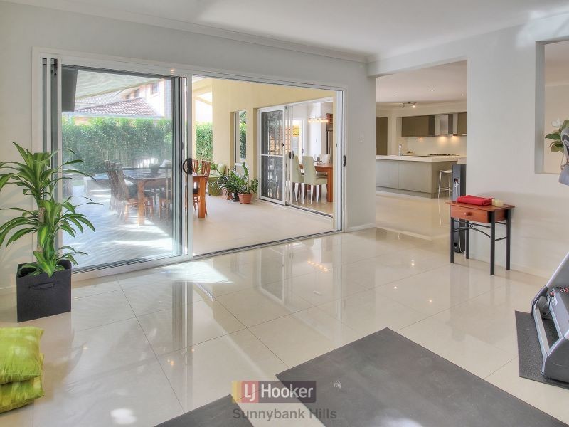 29 Manor Street, Eight Mile Plains QLD 4113