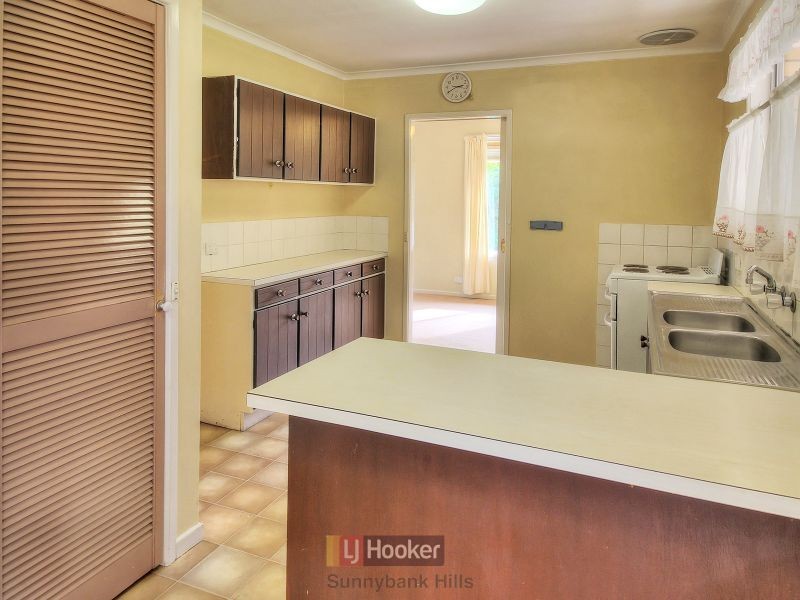 17 Chadford Street, Macgregor QLD 4109