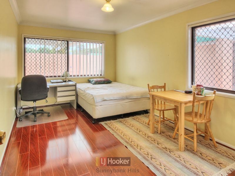 6 Genoa Street, Macgregor QLD 4109