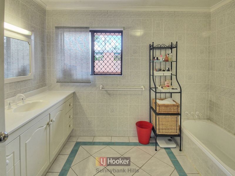 6 Genoa Street, Macgregor QLD 4109