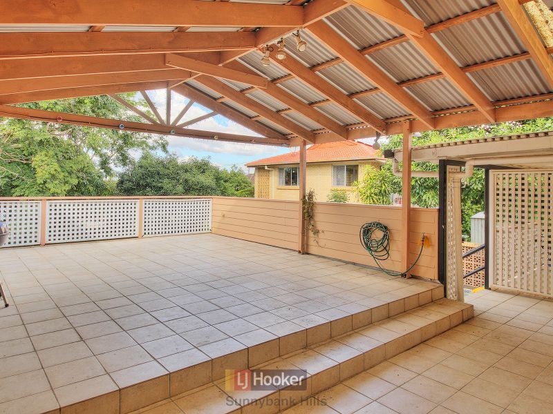 6 Genoa Street, Macgregor QLD 4109