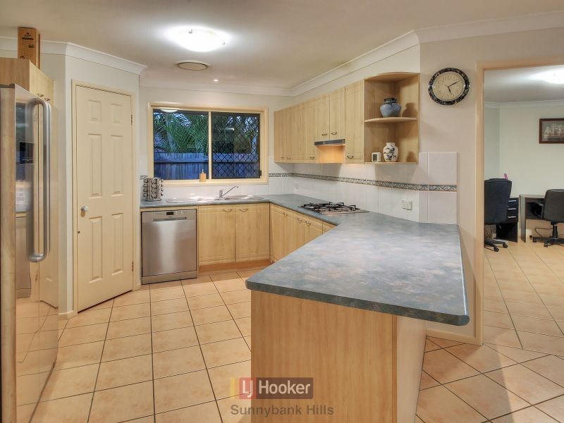 24 Barrington Place, Parkinson QLD 4115