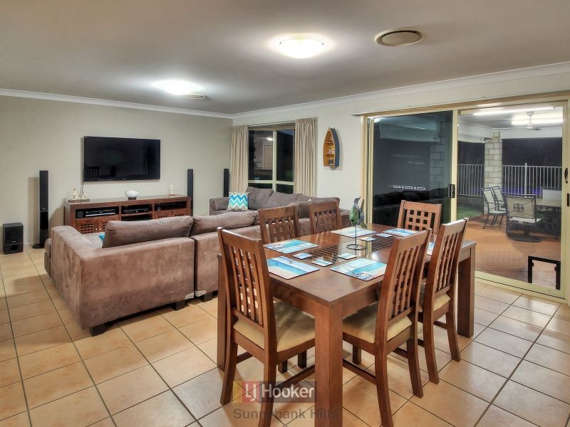 24 Barrington Place, Parkinson QLD 4115