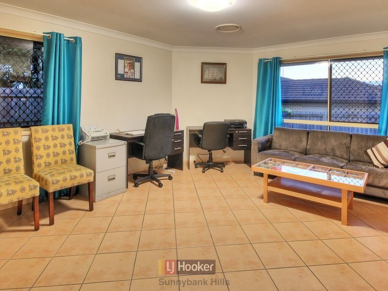 24 Barrington Place, Parkinson QLD 4115