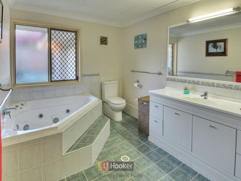 24 Barrington Place, Parkinson QLD 4115