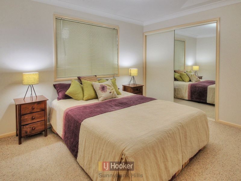 24 Barrington Place, Parkinson QLD 4115