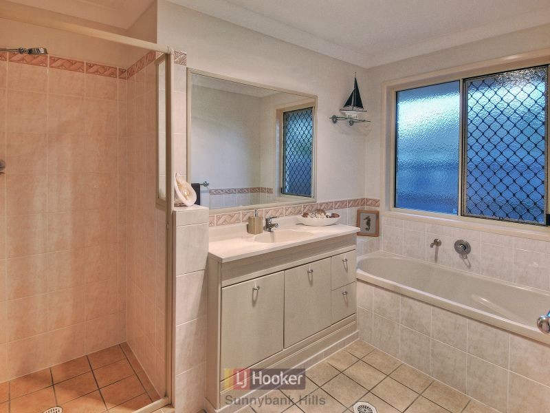 24 Barrington Place, Parkinson QLD 4115