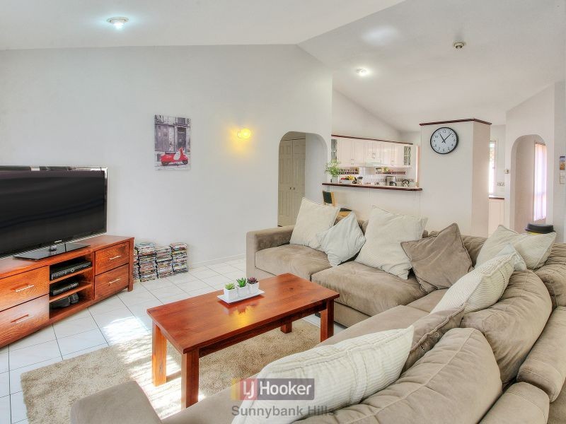 28 Eastcourt Lane, Sunnybank Hills QLD 4109