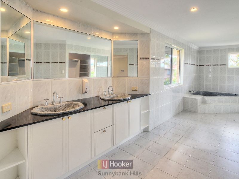 80 Honeysuckle Way, Calamvale QLD 4116