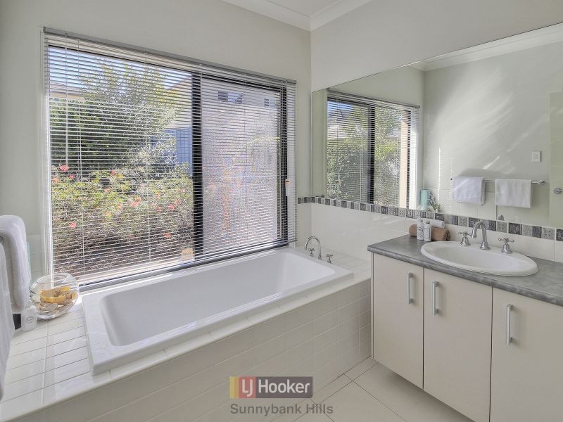 48 Juniper Circuit, Stretton QLD 4116