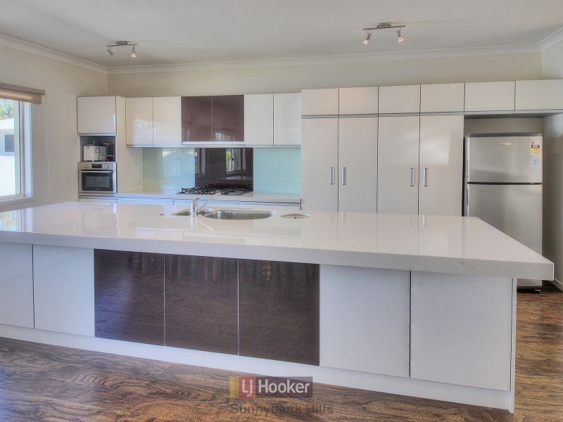 14 Hoop Pine Place, Sunnybank Hills QLD 4109