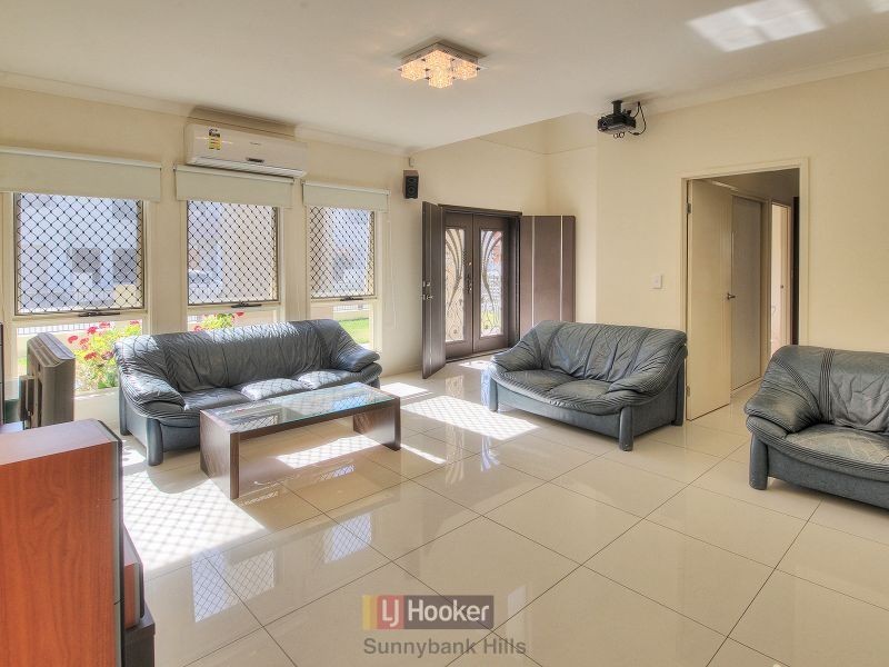 14 Hoop Pine Place, Sunnybank Hills QLD 4109