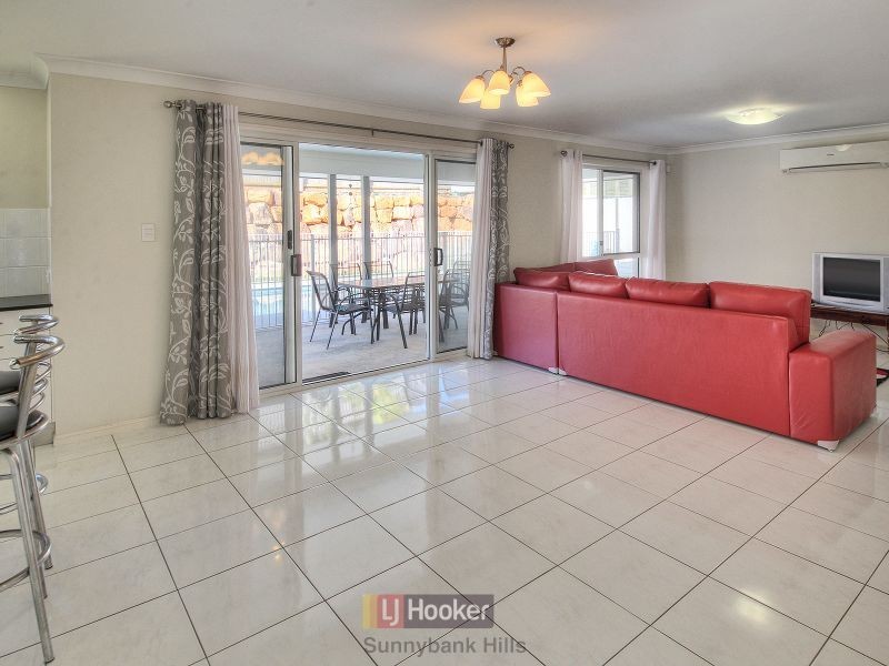 8 Hatia Place, Kuraby QLD 4112