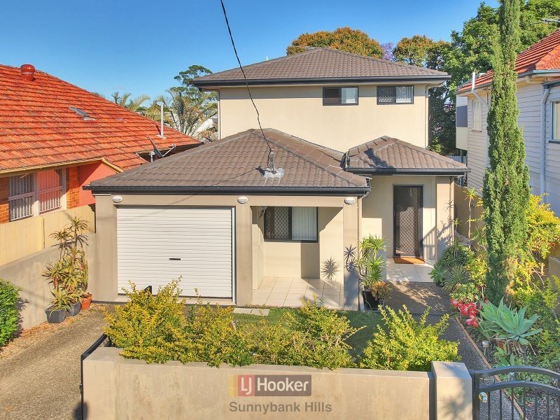 32 Gatling Road, Cannon Hill QLD 4170