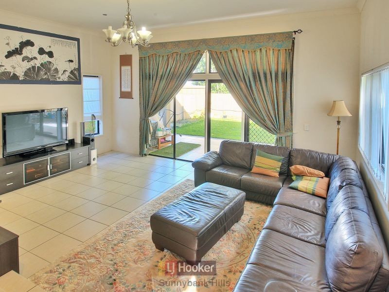 32 Gatling Road, Cannon Hill QLD 4170