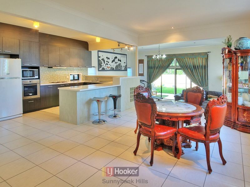 32 Gatling Road, Cannon Hill QLD 4170