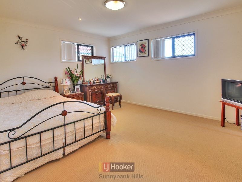 32 Gatling Road, Cannon Hill QLD 4170