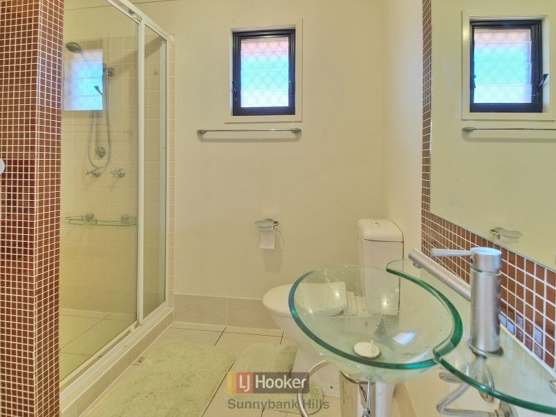 32 Gatling Road, Cannon Hill QLD 4170