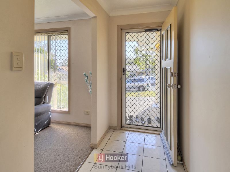 27 Yewleaf Place, Calamvale QLD 4116