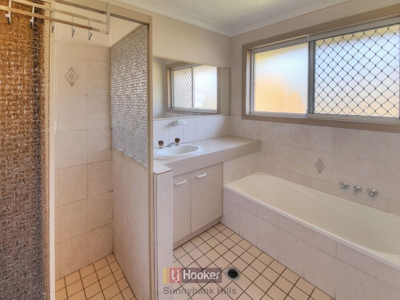 27 Yewleaf Place, Calamvale QLD 4116