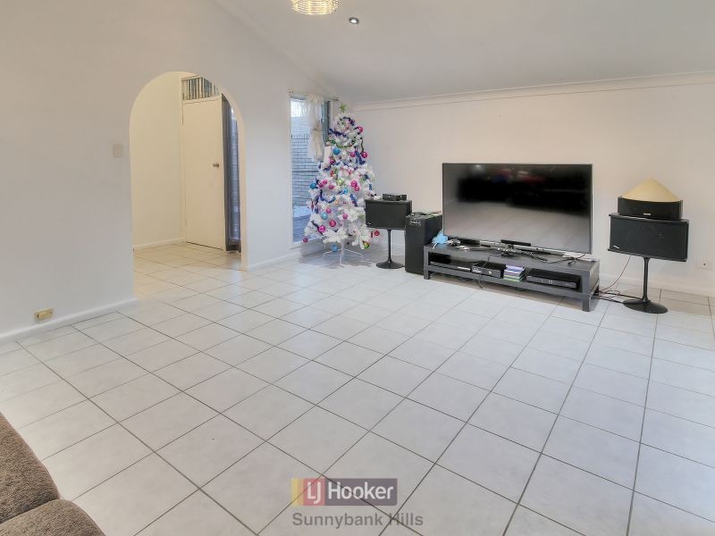 13 Nevern Street, Macgregor QLD 4109