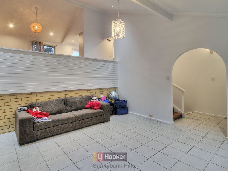 13 Nevern Street, Macgregor QLD 4109