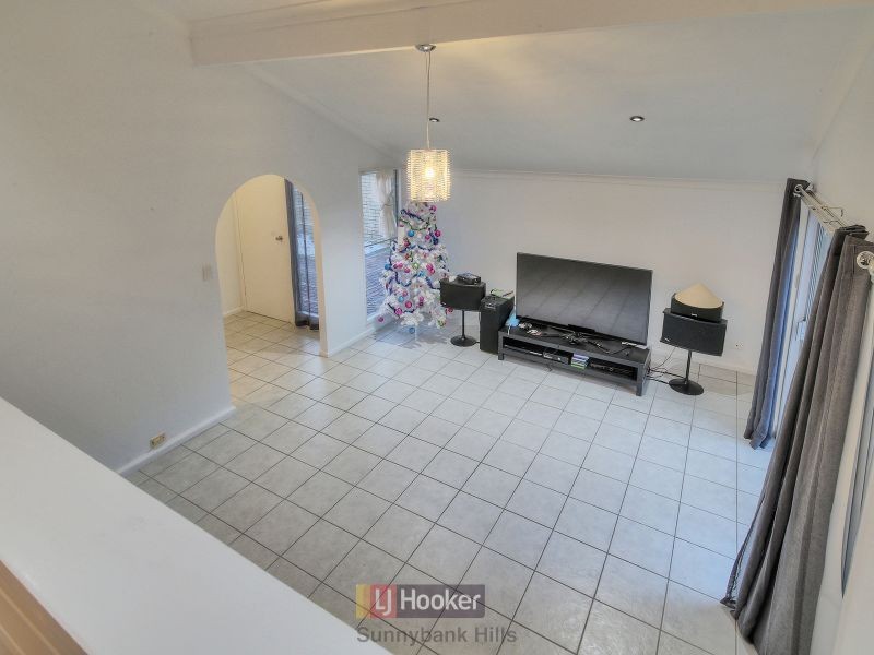 13 Nevern Street, Macgregor QLD 4109