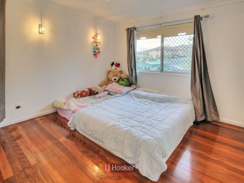 13 Nevern Street, Macgregor QLD 4109