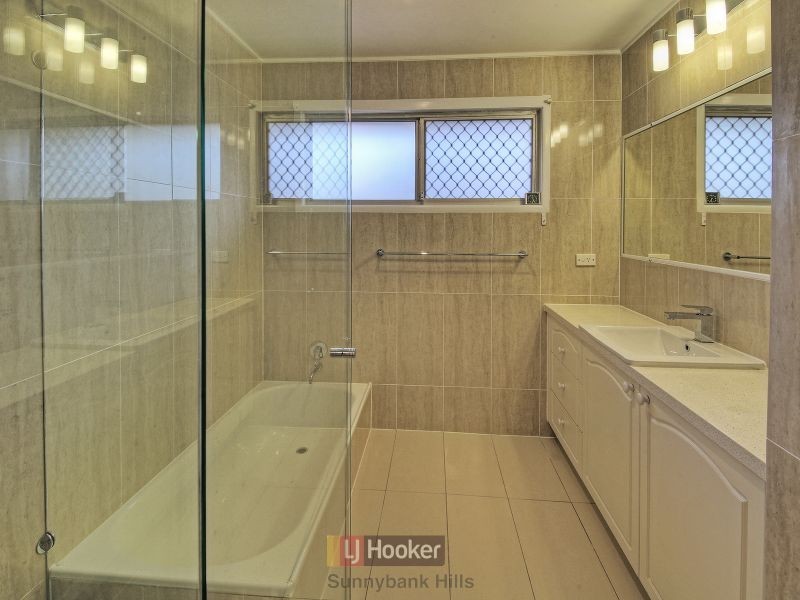 13 Nevern Street, Macgregor QLD 4109