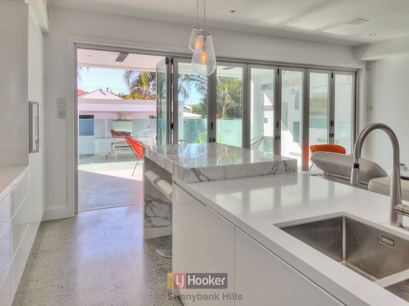 9 Cornell Street, Robertson QLD 4109