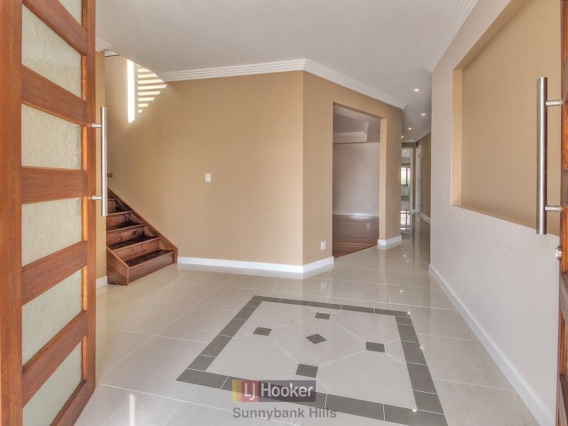 66 Hawthorn Circuit, Stretton QLD 4116