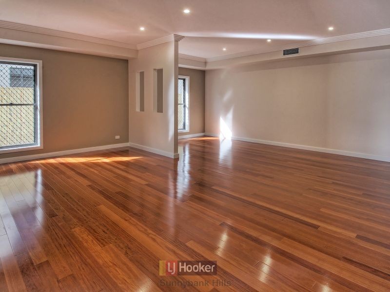 66 Hawthorn Circuit, Stretton QLD 4116