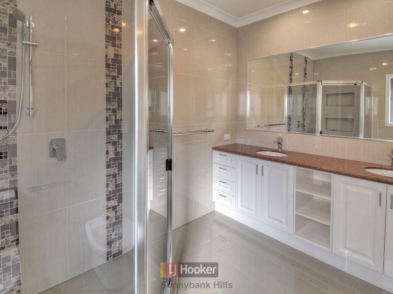 66 Hawthorn Circuit, Stretton QLD 4116