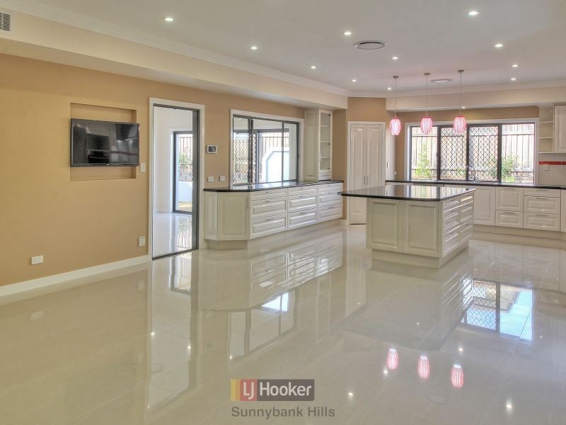 66 Hawthorn Circuit, Stretton QLD 4116