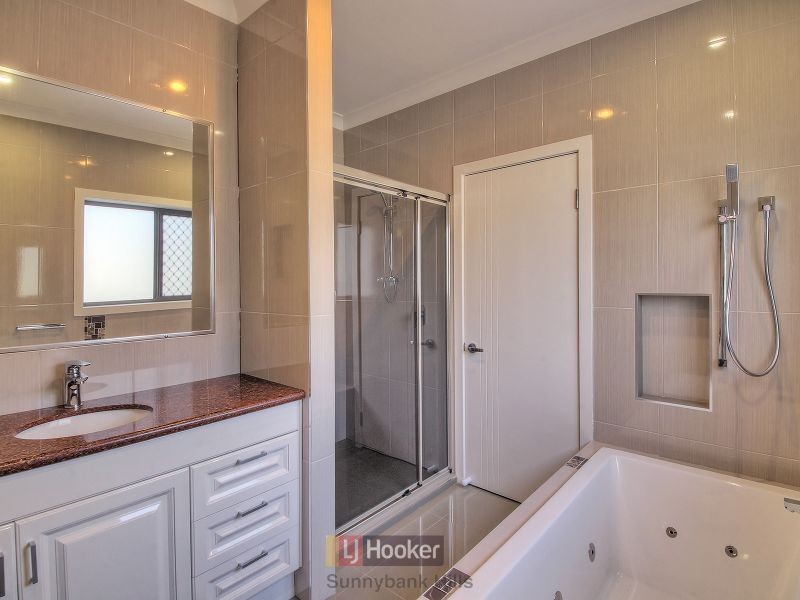 66 Hawthorn Circuit, Stretton QLD 4116