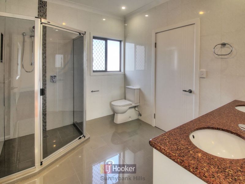 66 Hawthorn Circuit, Stretton QLD 4116