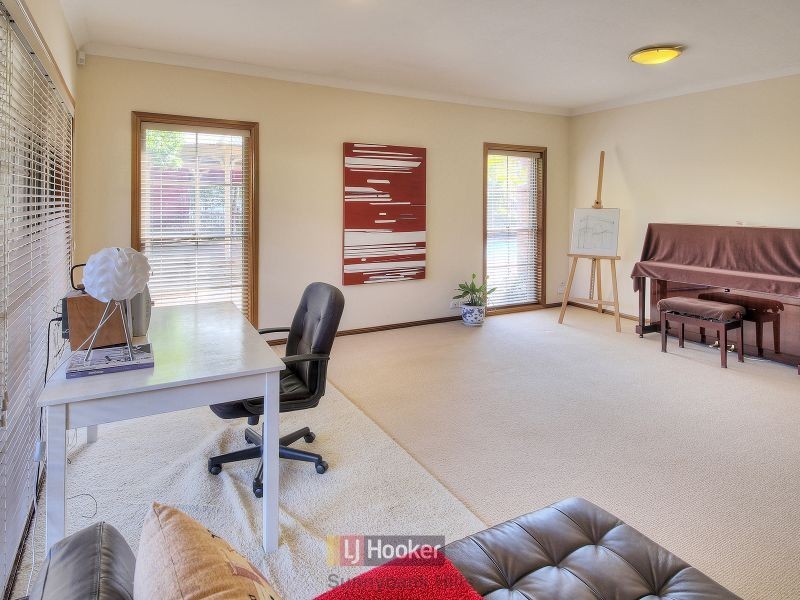 2 Capstan Place, Macgregor QLD 4109