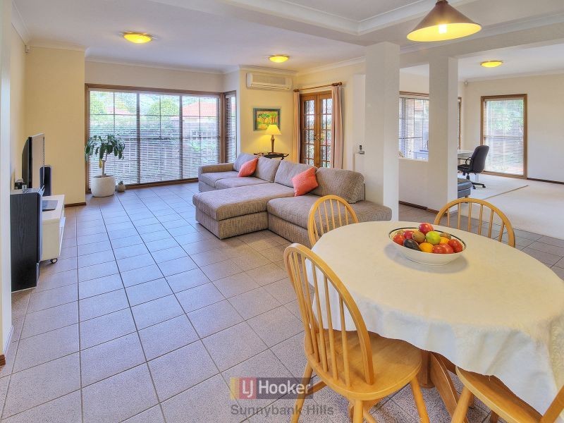 2 Capstan Place, Macgregor QLD 4109