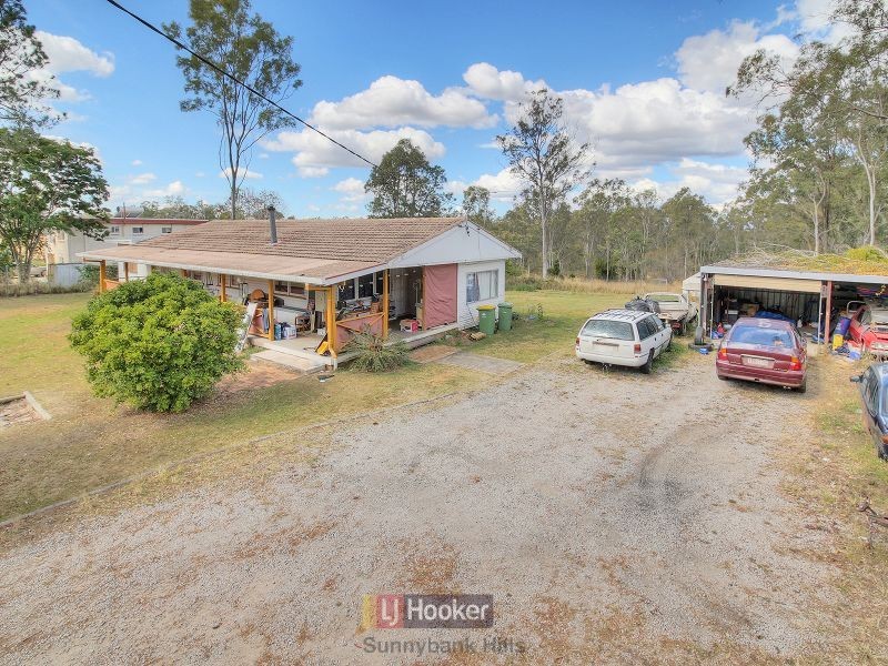 682 Middle Road, Greenbank QLD 4124