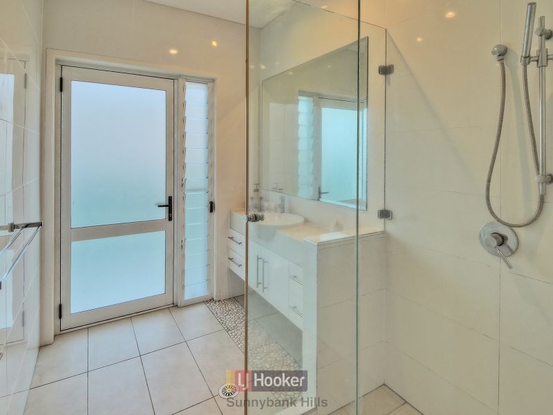 8 Silverbirch Close, Eight Mile Plains QLD 4113