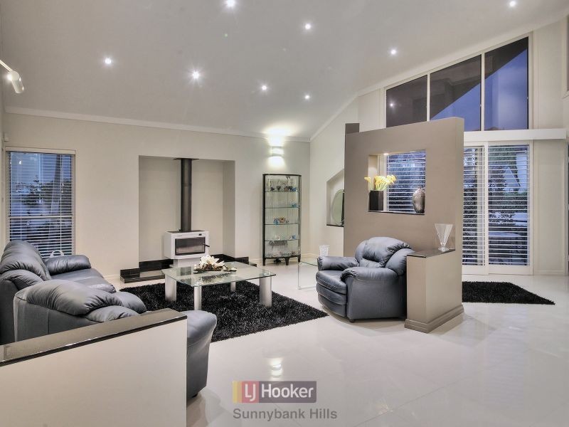 11 Capstan Place, Macgregor QLD 4109