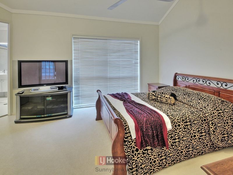 11 Capstan Place, Macgregor QLD 4109