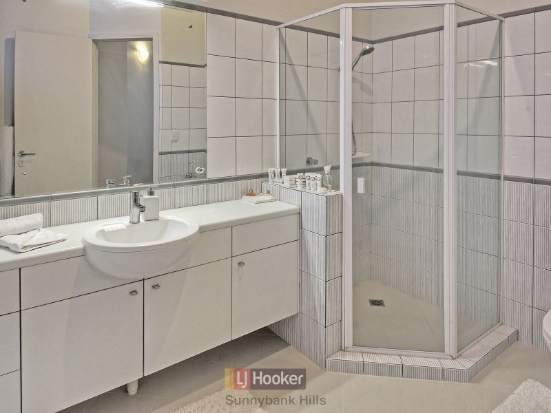 11 Capstan Place, Macgregor QLD 4109